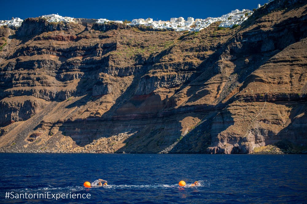 Τρέξιμο με θέα την Καλντέρα & Κολύμβηση από το Ηφαίστειο: Το Santorini Experience επιστρέφει για 7η χρονιά runbeat.gr 